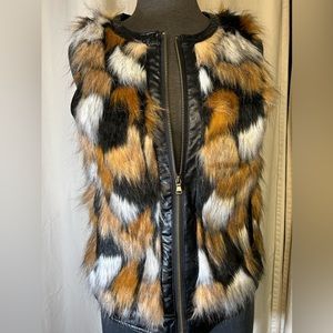 VINTAGE 90’S Y2K FAUX FUR AND FAUX LEATHER VEST SMALL